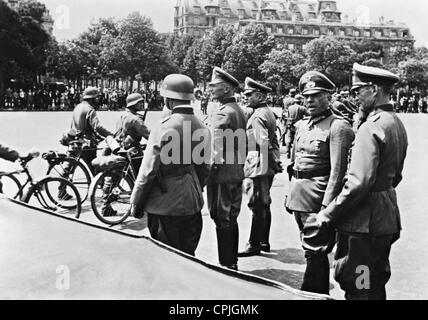 Fedor von Bock und Georg von Georg von Kuchler bei der Parade der Wehrmacht in Paris, 1940 Stockfoto