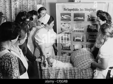 Mutter Schulung der "NS-Frauenschaftsführerin" [NS Liga], 1943 Stockfoto