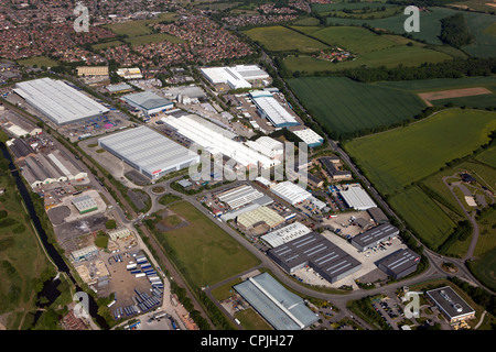 Luftaufnahme eines Gewerbegebiet in Thatcham, Berkshire, Großbritannien Stockfoto