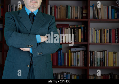 Unternehmer in der Bibliothek Stockfoto