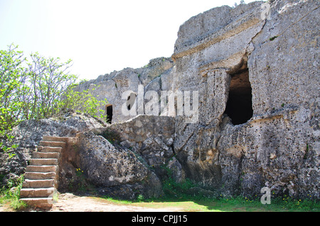 Höhlen in Cala Morell Nekropole archäologischen Stätte, Cala Morell, Menorca, Balearen, Spanien Stockfoto