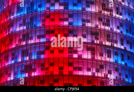 Agbar-Turm Gebäude in der Nacht. Barcelona, Spanien Stockfoto