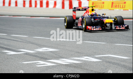 Mark Webber (AUS) in der Red Bull Racing tb8 am Eingang in die Boxengasse während der Formel 1 Grand Prix von Spanien 2012 Stockfoto