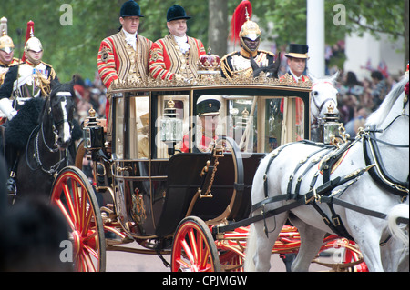 HM The Queen Elizabeth II und seine königliche Hoheit der Herzog von Edinburgh Prinz Phillip auf der Hochzeit ihres Enkels Prinz William. Stockfoto