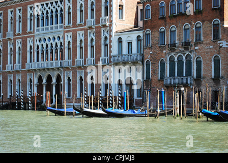 Bunte alte Häuser am Canal Grande, Venedig, Italien Stockfoto