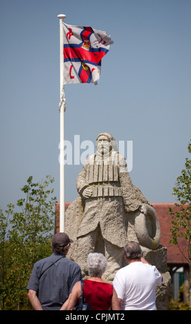 Ein Blick auf das Royal National Lifeboat Institution-Denkmal an der National Memorial Arboretum in Alrewas, Staffordshire, UK. Stockfoto