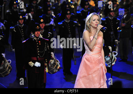 Norwegischer Sänger und Schauspieler Jannike Kruse Durchführung während der norwegischen Military Tattoo 10. Mai 2012 in Oslo, Norwegen. Stockfoto