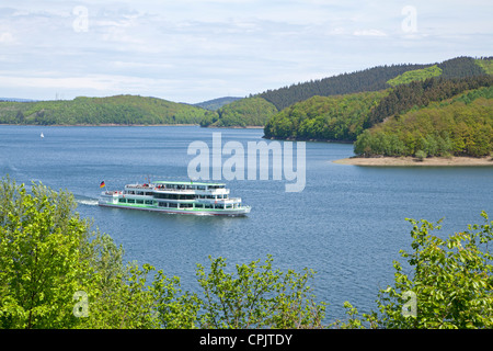 Ausflugsschiff auf See Bigge in der Nähe von Attendorn, Sauerland, Nordrhein-Westfalen, Deutschland Stockfoto