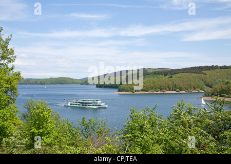 Ausflugsschiff auf See Bigge in der Nähe von Attendorn, Sauerland, Nordrhein-Westfalen, Deutschland Stockfoto