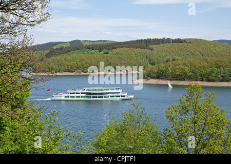 Ausflugsschiff auf See Bigge in der Nähe von Attendorn, Sauerland, Nordrhein-Westfalen, Deutschland Stockfoto