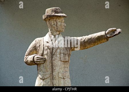 Statue von Richard Schirrmann (Gründer der Youth Hostel Association), Altena, Sauerland, Nordrhein-Westfalen, Deutschland Stockfoto