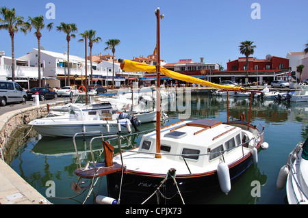 Der Yachthafen von Cala En Bosc, Menorca, Balearen, Spanien Stockfoto