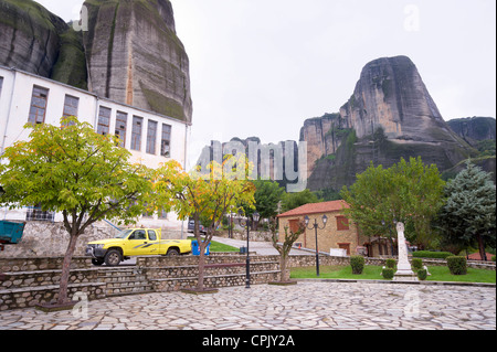 Verlassenen öffentlichen Ort in der Stadt von Kastraki, Meteora Region, Griechenland. Stockfoto