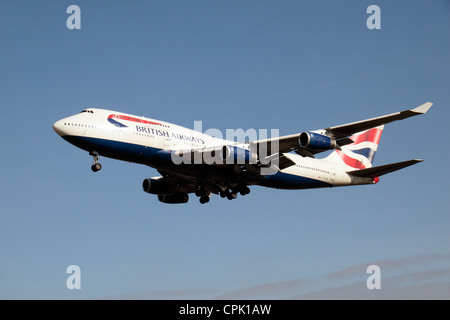 Die British Airways Boeing 747-436 (G-CIVV) über den Boden am Flughafen Heathrow, London, UK. Feb 2012 Stockfoto