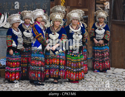 Langde Miao Mädchen in Tracht, Kaili, Guizhou, China Stockfoto