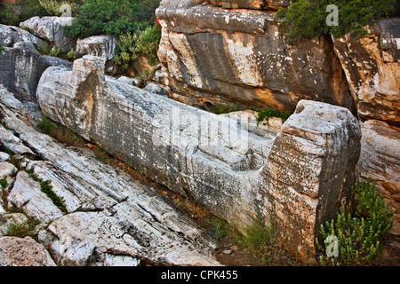 Das archaische, gigantischen und Incoplete Statue, bekannt als "Kouros", in der Nähe von Apollonas Dorf, Insel Naxos, Kykladen, Griechenland. Stockfoto