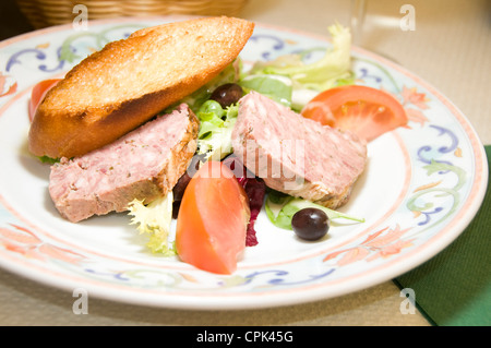 Schweinefleisch-Terrine de Campagne Pate di Maiale fotografiert in Monaco Monte-Carlo Stockfoto