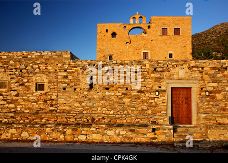 Die Bazeos Tower (oder Kloster des Heiligen Kreuzes) in Sangri, Naxos Insel, Kykladen, Ägäis, Griechenland. Stockfoto