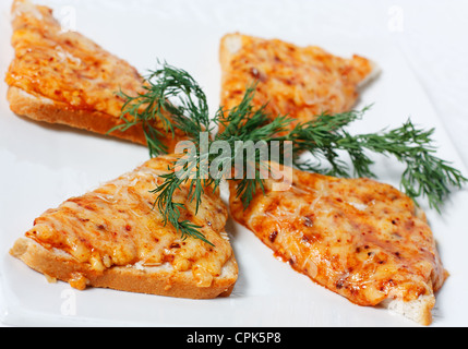 Warme Sandwiches mit Käse. Stockfoto