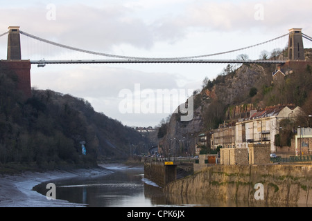 Brunels Wahrzeichen Clifton Aufhebung-Brücke über die Avon-Schlucht bei Ebbe im Hochwinter UK Stockfoto