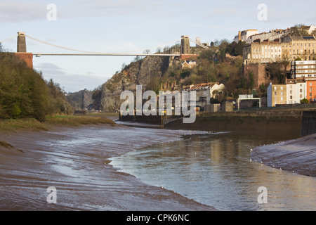 Brunels Wahrzeichen neunzehnten Jahrhundert Clifton Hängebrücke über die Avon-Schlucht bei Ebbe im Hochwinter UK Stockfoto