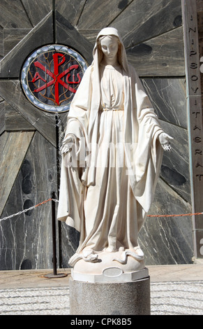 Statue der Jungfrau Maria in der Basilika oder Kirche der Verkündigung in Nazareth Stockfoto