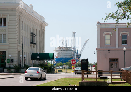 Die Innenstadt von Pensacola, Florida USA und Global 1200 Schiff Stockfoto