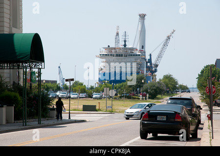 Die Innenstadt von Pensacola, Florida USA und Global 1200 Schiff Stockfoto