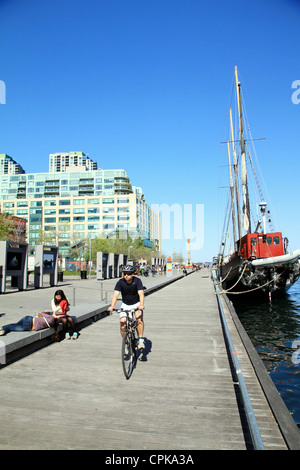 Ein Blick auf Toronto Harbourfront in einen schönen Tag des Frühlings Stockfoto