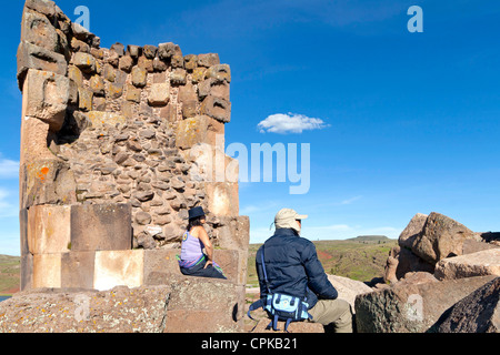 Sillustani Chullpas (Türme), Peru, in der Nähe von Titicaca-See (Puno), am Ufer des Sees Umayo (Grabstätten) Stockfoto