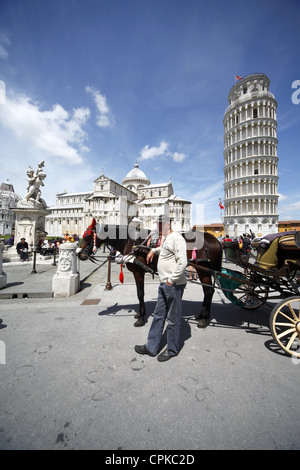 Pferd Kutsche Str. Marys Kathedrale & SCHIEFEN Turm PISA Toskana Italien 8. Mai 2012 Stockfoto