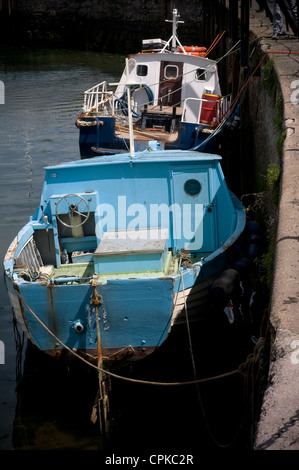 Boote im Hafen von Brixham, Devon Stockfoto