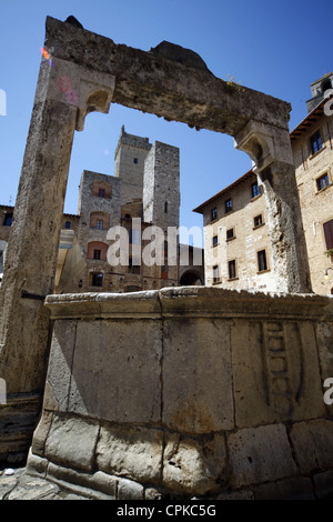 WELL TOWERS SAN GIMIGNANO TUSCANY ITALIEN 10. MAI 2012 Stockfoto