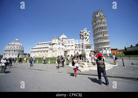 DIE TAUFKAPELLE ST. Marien Dom & SCHIEFEN Turm PISA Toskana Italien 11. Mai 2012 Stockfoto