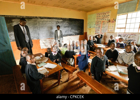 Kenianische Kinder im Kindergarten Klassenzimmer Stockfoto