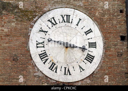 Uhr hinter der Kathedrale SIENA Toskana Italien 10. Mai 2012 Stockfoto