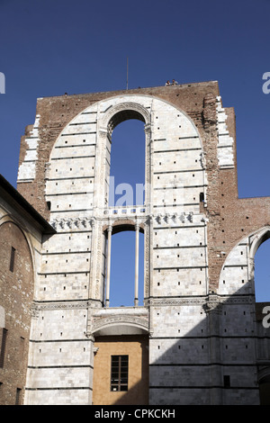 ZERSTÖRTEN Bögen in der Nähe Dom SIENA Toskana Italien 10. Mai 2012 Stockfoto