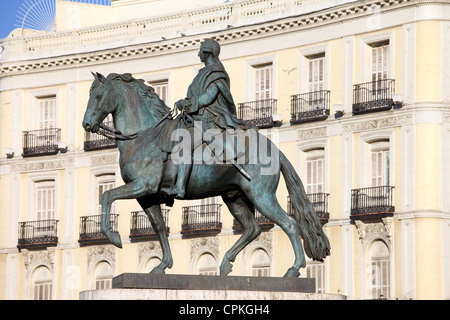 Reiterstandbild von König Charles III, Denkmal auf der Puerta del Sol in Madrid, Spanien. Stockfoto