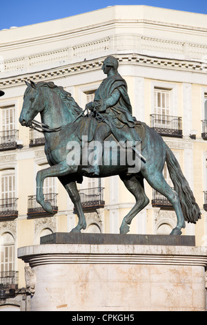 Reiterstandbild von König Charles III, Denkmal auf der Puerta del Sol in Madrid, Spanien. Stockfoto