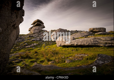 Regnerisch Tor in der Nähe von groben Tor oder Roughtor auf Bodmin Moor, Cornwall Stockfoto