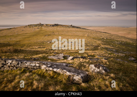 Regnerisch Tor in der Nähe von groben Tor oder Roughtor auf Bodmin Moor, Cornwall Stockfoto