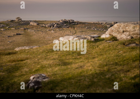 Regnerisch Tor in der Nähe von groben Tor oder Roughtor auf Bodmin Moor, Cornwall Stockfoto