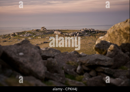 Regnerisch Tor in der Nähe von groben Tor oder Roughtor auf Bodmin Moor, Cornwall Stockfoto