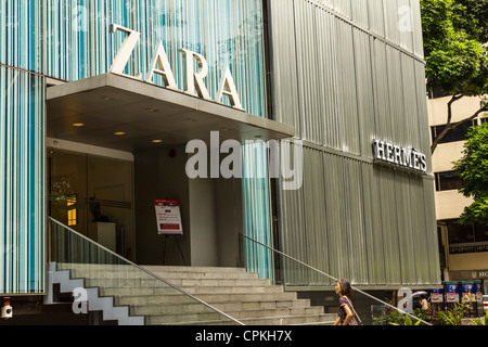 Zara und Hermes Shops in Orchard Road Singapur Stockfoto