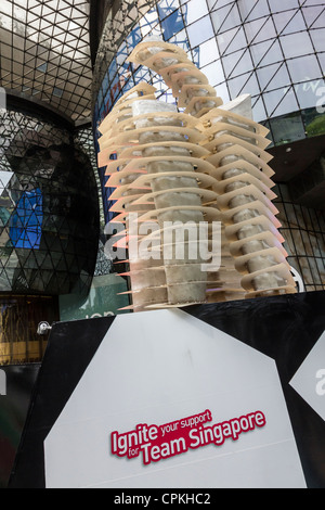 Olympia-Team Unterstützung in Orchard Road Singapur Stockfoto