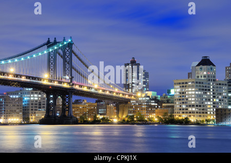 Manhattan Bridge über den East River in Richtung Manhattan in New York City. Stockfoto