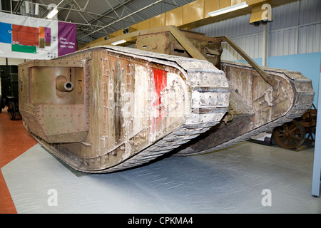 Replikat ersten Weltkrieg "männlich" Tank verwendet im Film "War Horse", auf Anzeigen / angezeigt bei The Tank Museum Bovington, Dorset UK Stockfoto