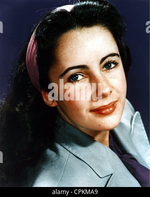 Eine Farbe Portrait von der Film-Star Elizabeth Taylor in Los Angeles im Jahr 1957 abgebildet Stockfoto