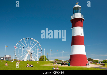 Rote und weiße ehemaligen Leuchtturm Smeaton Tower auf Plymouth Hacke, Devon, UK Stockfoto