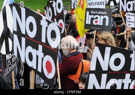 Beenden Sie die Kriegs-Protest außerhalb der US-Botschaft in Grosvenor Square in London auf Samstag, 19. Mai 2012. Stockfoto